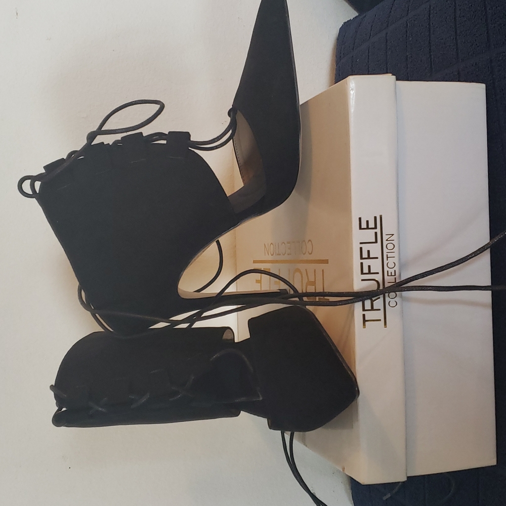 Lace up pumps